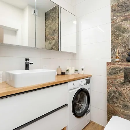 Apartment Elegancki W Centrum Gdanska Z Klimatyzatorem I Parkingiem By Renters Prestige